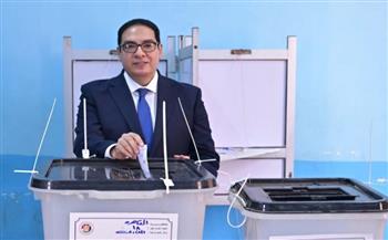 رئيس جامعة القاهرة يدلي بصوته في انتخابات مجلس النواب ويؤكد: المشاركة واجب وطني