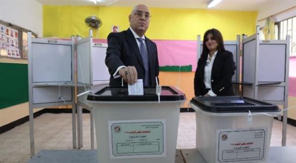 رئيس حزب الجبهة يدلي بصوته في المرحلة الثانية من انتخابات مجلس النواب