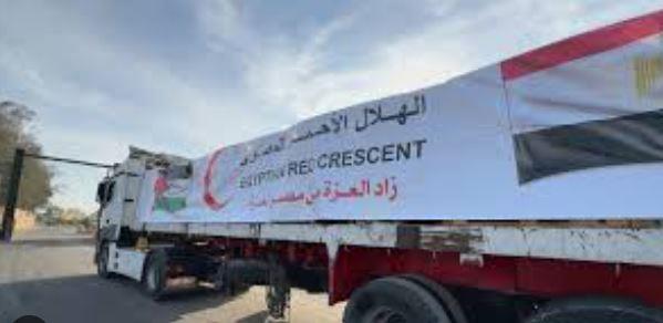 الهلال الأحمر المصري يدفع بأكثر من 11 ألف طن مساعدات إلى غزة
