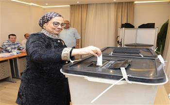   أمل عمار تدلي بصوتها في المرحلة الثانية من انتخابات مجلس النواب 2025