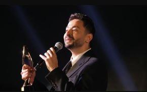حمادة هلال يتوج بجائزة أفضل مطرب لعام 2025 في مهرجان The Best