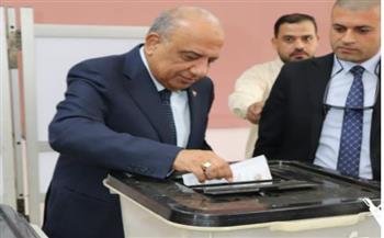   وزير الكهرباء يدلي بصوته في انتخابات النواب بمدينة نصر 
