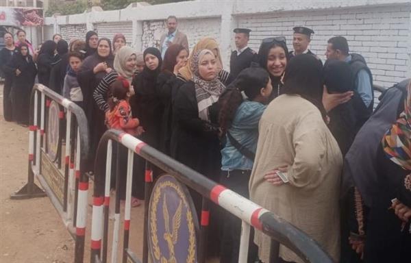 انتخابات مجلس النواب.. السيدات تتصدر المشهد الانتخابي بدمياط