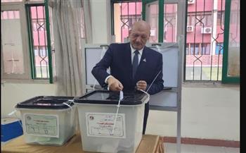 المستشار حسين أبو العطا يدلي بصوته في انتخابات مجلس النواب 2025