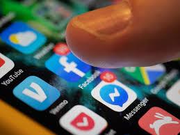   ماليزيا تعتزم حظر استخدام وسائل التواصل لمن هم دون 16 عاما