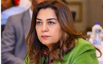 منال عوض تستعرض تقريراً حول نتائج المرور الميداني لإدارة الحوكمة
