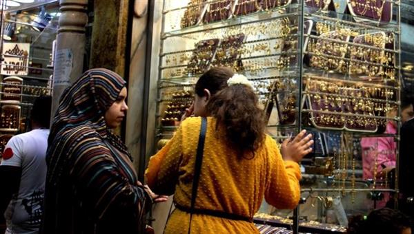 الذهب يواصل الصعود رغم قوة الدولار