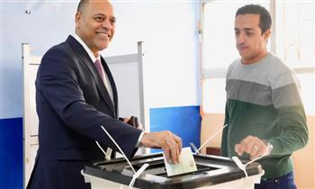 وزير العمل يُدلي بصوته في انتخابات مجلس النواب بالتجمع الخامس