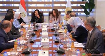 وزيرتا التنمية المحلية والتضامن تبحثان دعم جهود الهلال الأحمر المصري