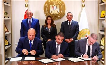   وزيرة التنمية ومحافظ الغربية يوقعان عقد إدارة وتشغيل مرفقي النقل الداخلي