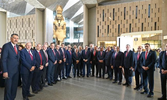 مجلس جامعة القاهرة يزور المتحف المصري الكبير.. صور