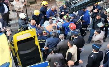 الإسكندرية: إنقاذ سيدة مسنة وحفيدتيها بعد سقوط أجزاء من عقار