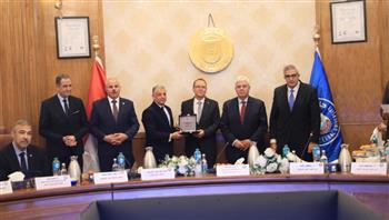   وزير التعليم العالي يكرم الجامعات الفائزة بمسابقة أفضل جامعة صديقة للبيئة للعام الجامعي 2024/2025