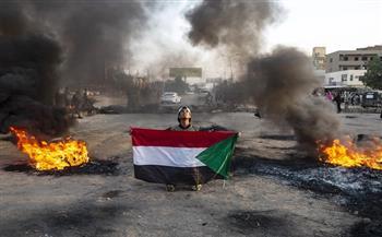 السودان تحت النار.. «اليمني» يكشف مستقبل الأزمة السياسية العاجلة