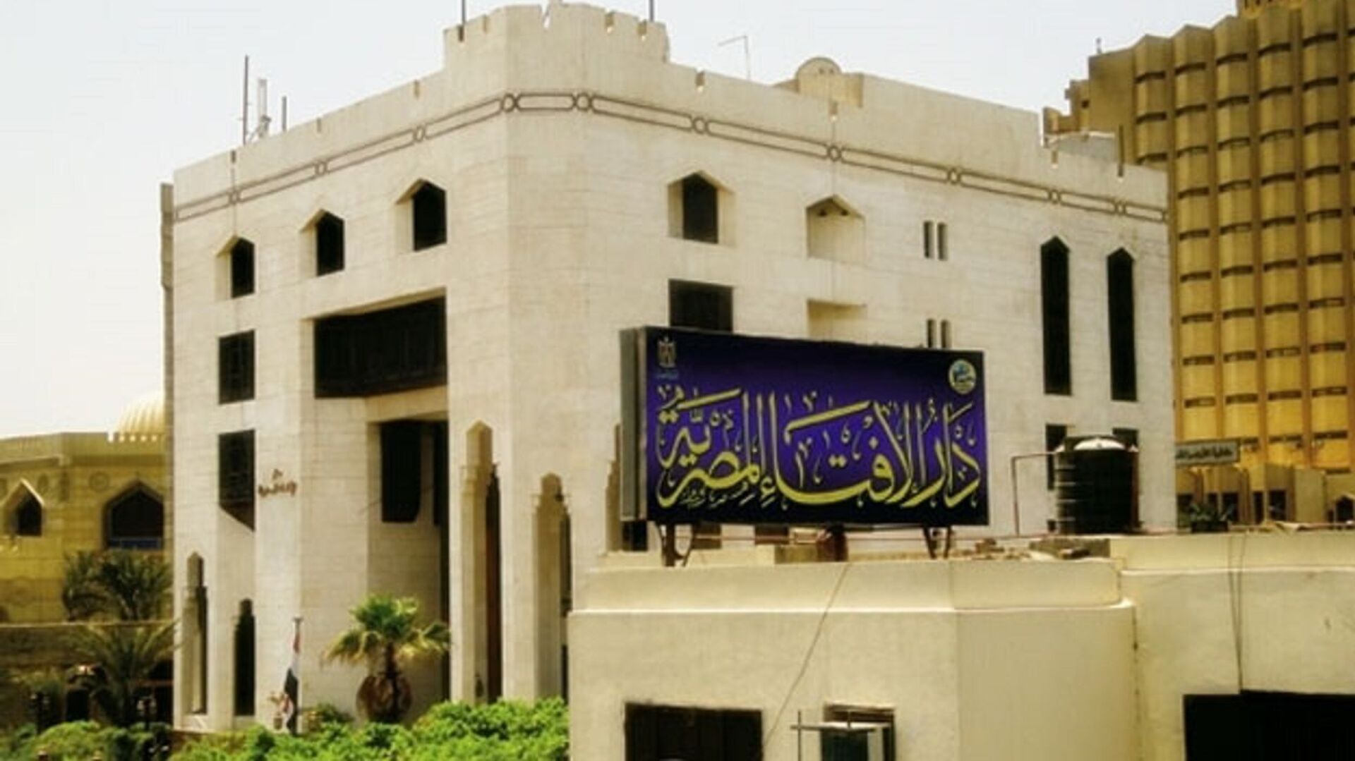 تأجير السيارة للحصول على دخل شهري.. هل تجب الزكاة عليها؟