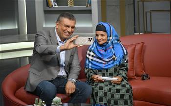   عمرو الليثي يحقق أمنية الحاجة مبروكة