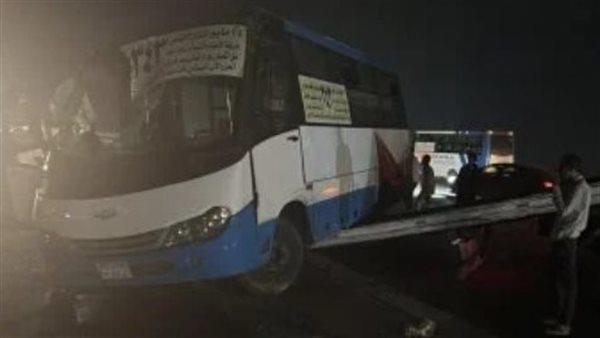 إصابة 3 أشخاص  أثر انقلاب ميني باص في منطقة 15 مايو