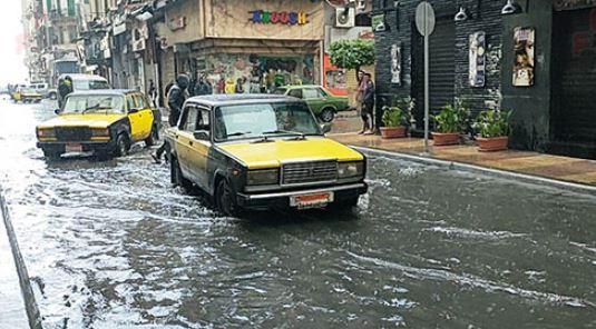 أمطار على الإسكندرية مع استمرار حركة الملاحة بالميناء