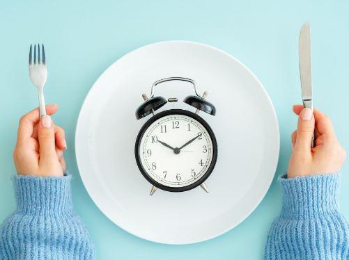 أفضل وقت لتناول الإفطار لإطالة العمر