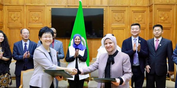 الجامعة العربية وجامعة بكين للبريد توقعان مذكرة تفاهم لتعزيز التعاون المشترك