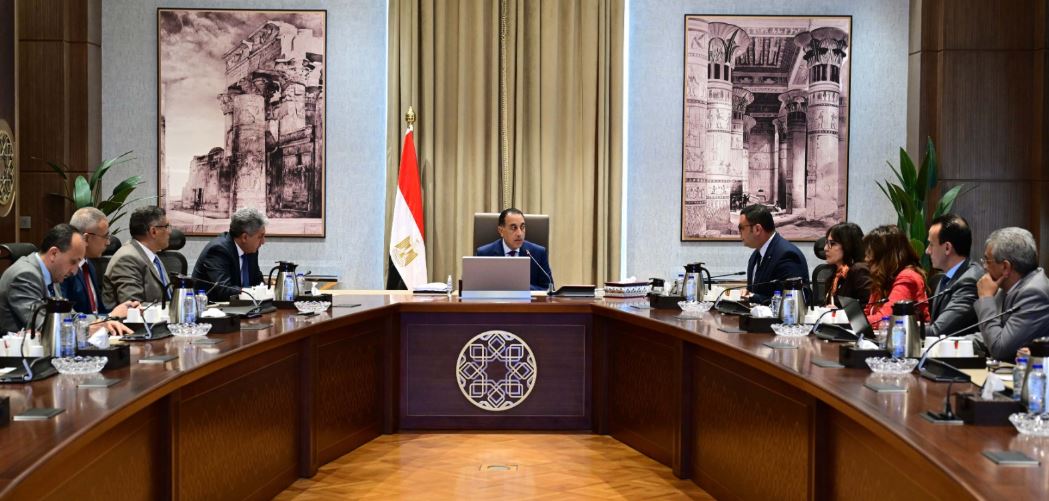 رئيس الوزراء يتابع الموقف التنفيذي لتطوير المناطق المحيطة بمنطقة هضبة الأهرامات