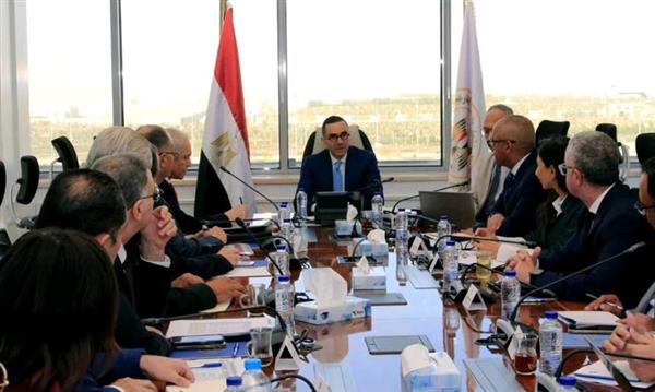 وزير الاستثمار يلتقى رؤساء عدد من المجالس التصديرية