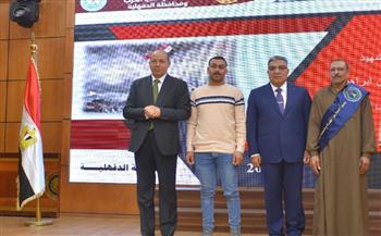   رئيس جامعة المنصورة يشارك في حفل تكريم أسر الشهداء بحضور محافظ الدقهلية