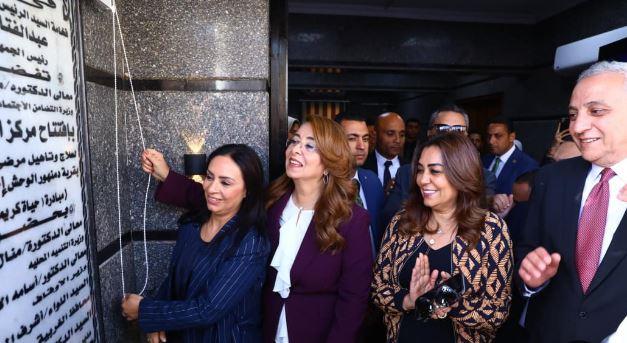 نبيلة مكرم تشارك في افتتاح مركز العزيمة لعلاج الإدمان بقرية حياة كريمة بالغربية