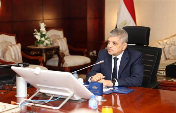 الفريق أسامة ربيع: عودة 229 سفينة للعبور من قناة السويس خلال شهر أكتوبر