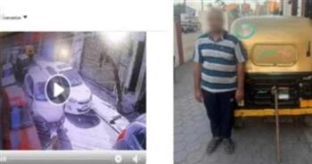   توك توك يصطدم بسيارة ويهدد صاحبها بعصا في الإسكندرية
