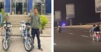  ضبط شابين استعرضا بدراجتين ناريتين على طريق سريع بالقاهرة
