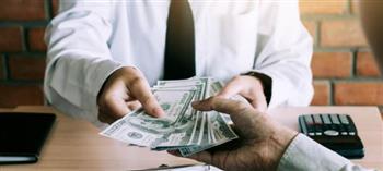 نقابة الأطباء تبحث مع عدد من البنوك توفير خدمات تمويلية ميسرة للأطباء