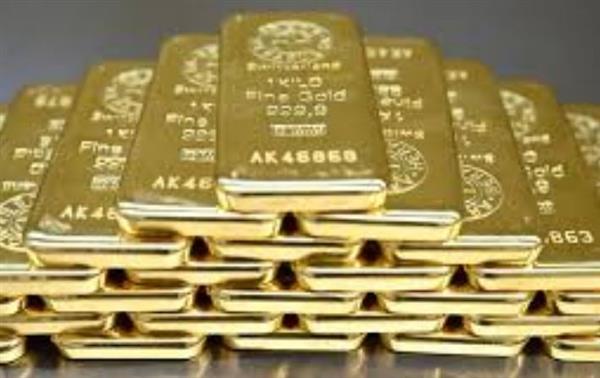 الذهب يتعافى بعد خسائر أسبوعية وسط اضطرابات حادة بأسواق الأسهم