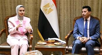   وزير الرياضة يلتقي وزيرة  شؤون الشباب بالبحرين 