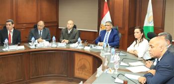   محافظ الجيزة يشهد إجراء القرعة الإلكترونية لـ١٧٠٠ مدفن جاهز بطريق الفيوم