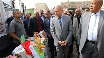   محافظ القاهرة يتفقد سوق اليوم الواحد بشارع أبو بكر الصديق