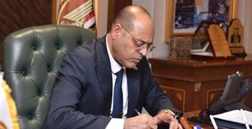 وزير العمل يُقرر إيقاف وإغلاق نشاط 10 شركات إلحاق عمالة مصرية بالخارج