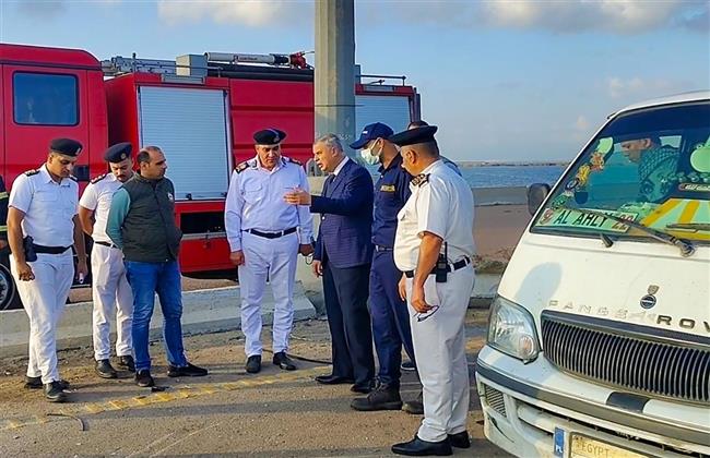 محافظ الإسكندرية يتفقد موقع حادث اشتعال سيارة بمحور المشير أبو ذكري
