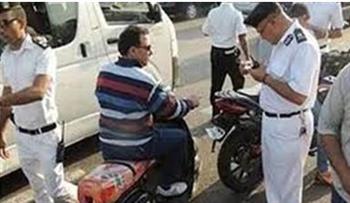   ضبط 850 مخالفة عدم تركيب الملصق الإلكتروني ورفع 33 سيارة ودراجة متهالكة خلال 24 ساعة