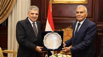 رئيس قناة السويس يهنئ رئيس مجلس الشيوخ بتوليه المنصب