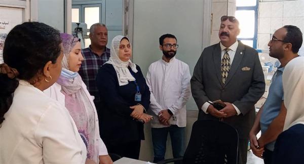 رئيس حي شرق يتابع المنظومة الطبية في بهتيم ويحل مشكلة المصاعد