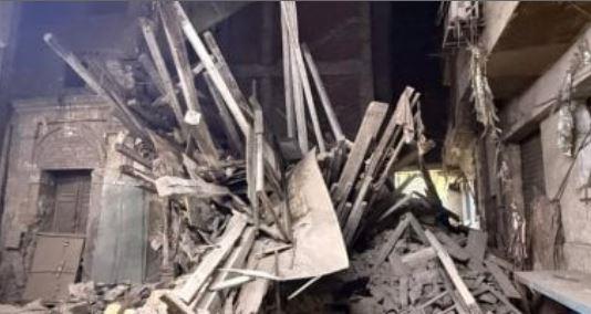انهيار منزل مهجور من 3 طوابق فى الموسكى
