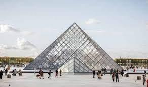  متحف اللوفر تلقى إنذارا لتعزيز إجراءاته الأمنية قبل تعرضه للسرقة