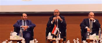   وزير العمل يفتتح ندوة للتعريف بالقانون الجديد