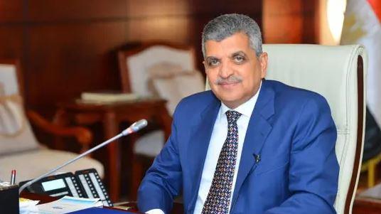 أسامة ربيع: مرور 30 سفينة بقناة السويس منذ مايو برسوم 32 مليون دولار.