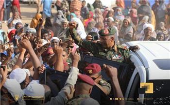 السودان.. البرهان يزور مراكز إيواء نازحي الفاشر بمدينة الدبة