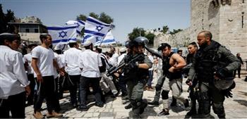   مئات المستوطنين يقتحمون باحات المسجد الأقصى .. واستشهاد فلسطينى شرقى خان يونس