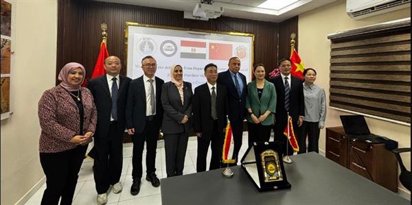 المركز الصينى الإفريقى يستقبل وفداً صينياً لتعزيز التعاون في الاقتصاد الأزرق