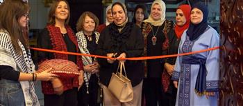  رابطة المرأة الفلسطينية تنظم البازار السنوي “تراثنا يجمعنا”.