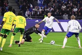 ليون يفوز 3-0 على نانت في الدوري الفرنسي